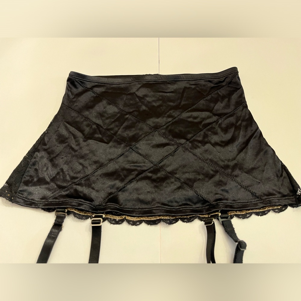 High waisted lace back vintage inspired garter belt